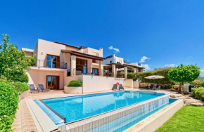 4 bedroom Villa Helidoni with private infinity pool, Aphrodite Hills Resort